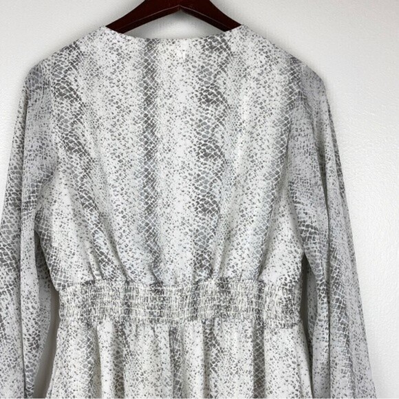 Altar'd State Front Tie Long Sleeve Snakeskin Print Romper Gray Size M - Picture 7 of 10